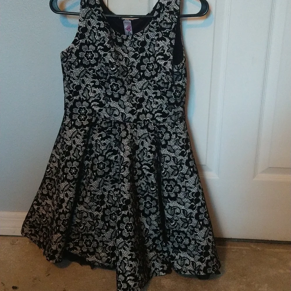 Black and white floral dress - Picture 1 of 2